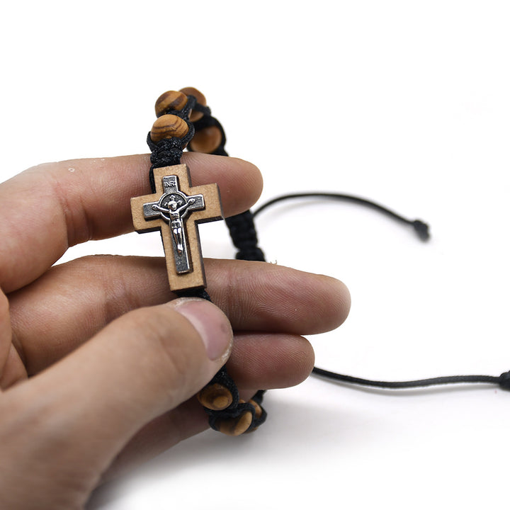 Bracelet chapelet tressé en perles de pin et crucifix, réalisé par Christianartworkshop. - image 1