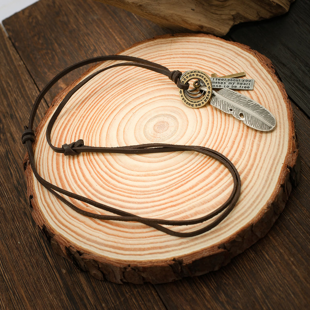 Christianartworkshop Collier en cuir avec pendentif croix plume - image 3
