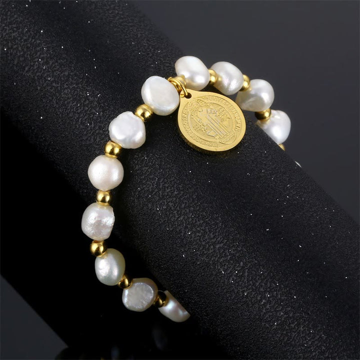 Bracelet de perles irrégulières avec médaille de Saint Benoît - image 1