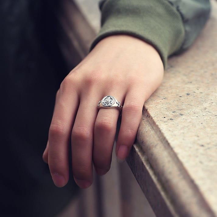 Bague ajustable Mains en prière de Christianartworkshop - image 5