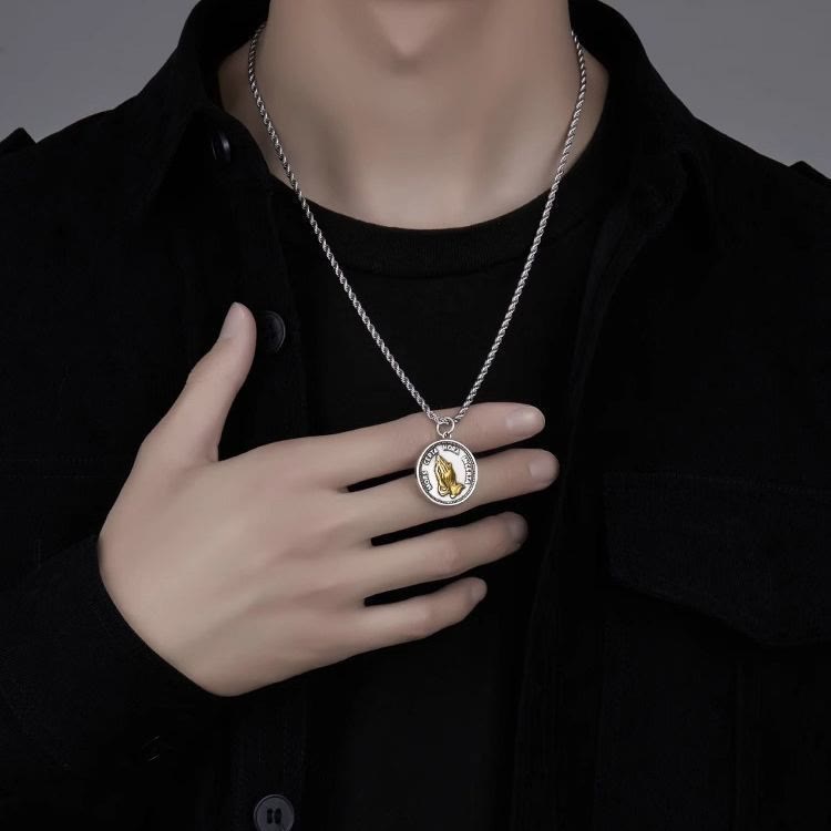 Christianartworkshop Collier pendentif mains jointes cubiques - image 1