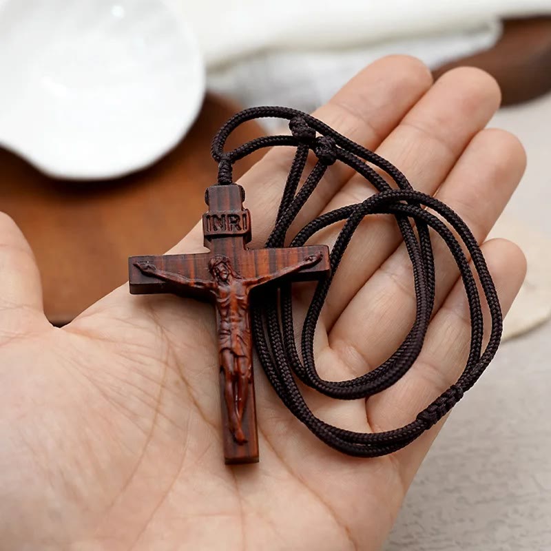 Christianartworkshop Collier crucifix en bois de Jésus - image 3