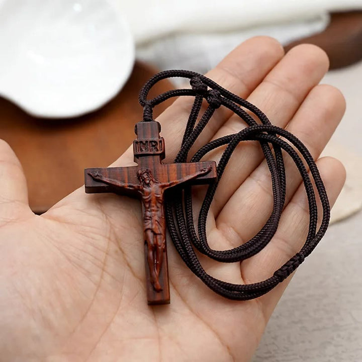 Christianartworkshop Collier crucifix en bois de Jésus - image 3