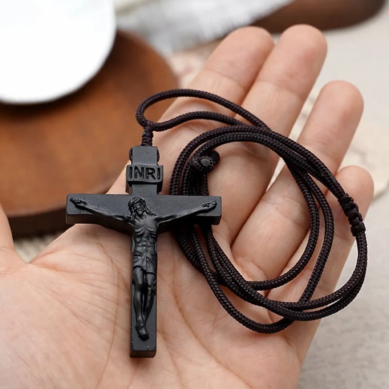 Christianartworkshop LA FOI COMME ARMURE : Collier en bois avec crucifix de Jésus - image 10