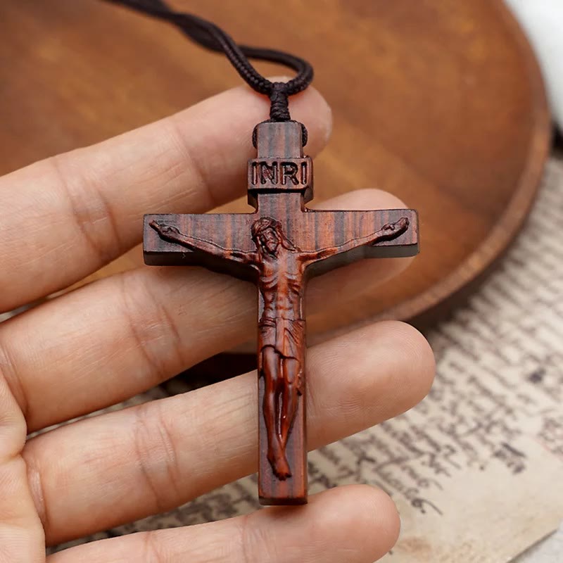 Christianartworkshop Collier crucifix en bois de Jésus - Café - image 0