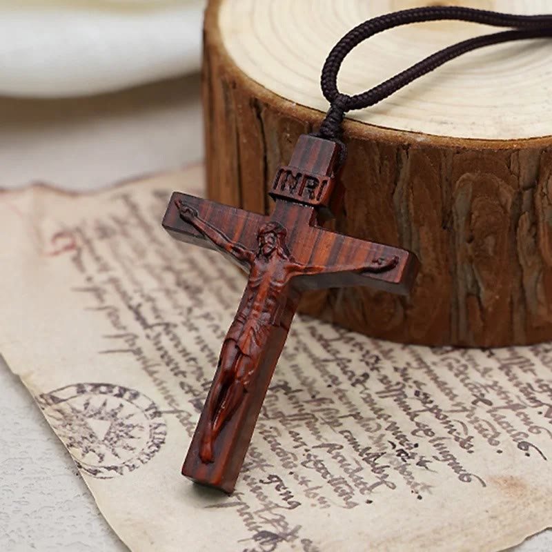 Christianartworkshop LA FOI COMME ARMURE : Collier en bois avec crucifix de Jésus - image 5