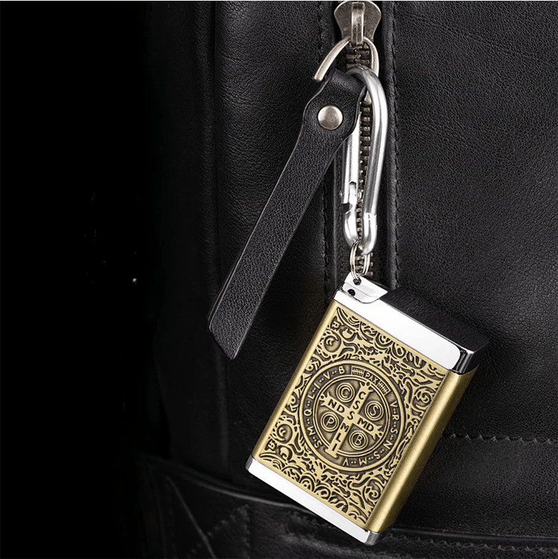 Cendrier portable isotherme en forme de médaillon de la croix de Saint-Benoît - image 1