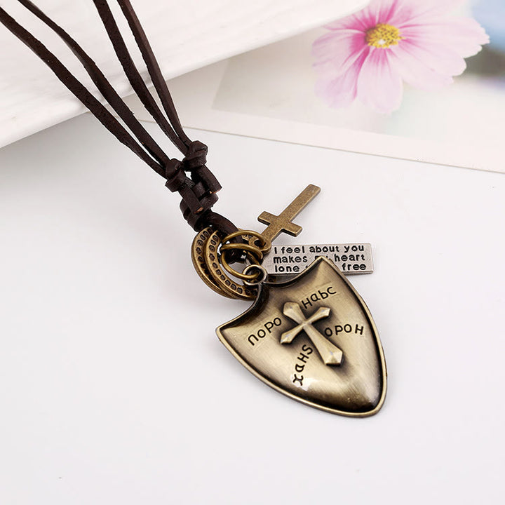 Christianartworkshop Collier en cuir avec croix et corne rétro - Bouclier - image 0