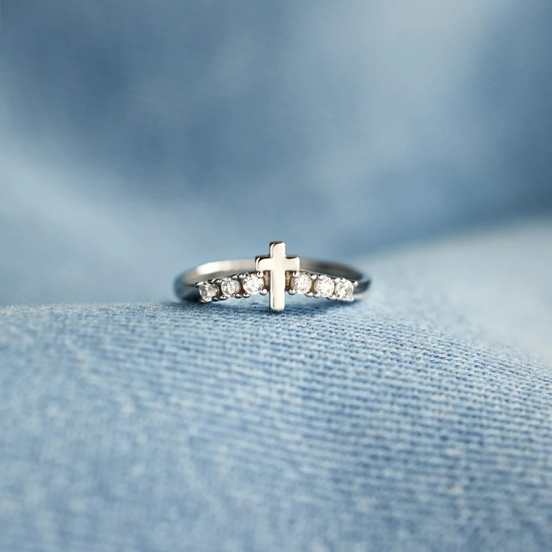 Bague minimaliste croix de Jésus en zircone Christianartworkshop - Ajustable (Convient aux tailles américaines 6 à 10) - image 0