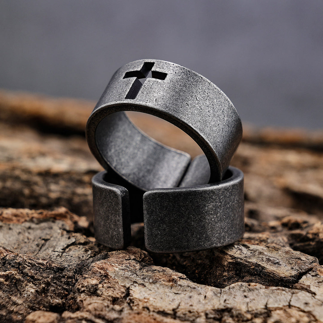Bague croix Christianartworkshop en acier inoxydable style punk antique - image 1