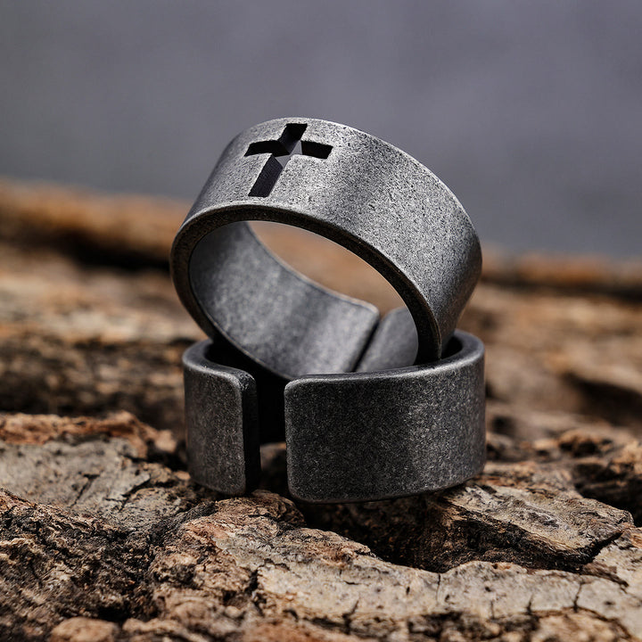 Bague croix Christianartworkshop en acier inoxydable style punk antique - image 1