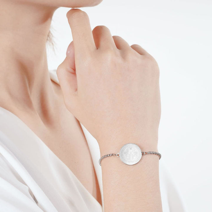 Bracelet ajustable avec médaille gravée de Saint Benoît, Christianartworkshop - image 9
