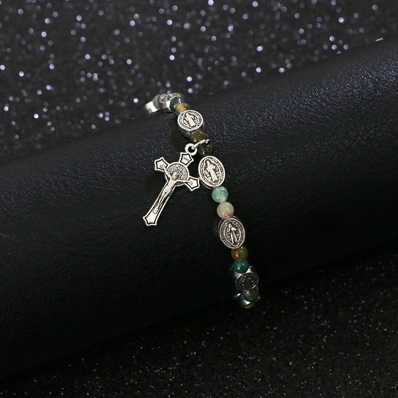 Bracelet croix Saint-Benoît en agate et turquoise de Christianartworkshop - image 1