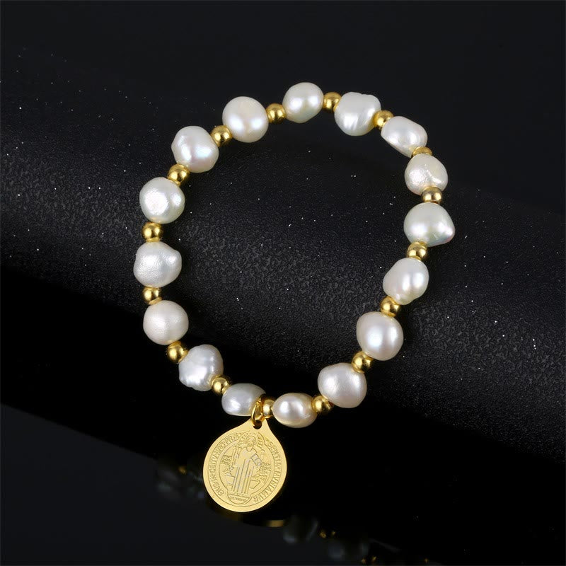 Bracelet de perles irrégulières avec médaille de Saint Benoît - image 3