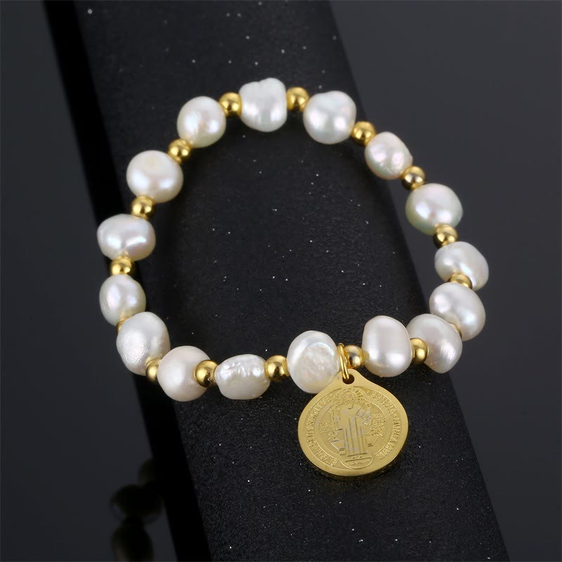 Bracelet de perles irrégulières avec médaille de Saint Benoît - image 4