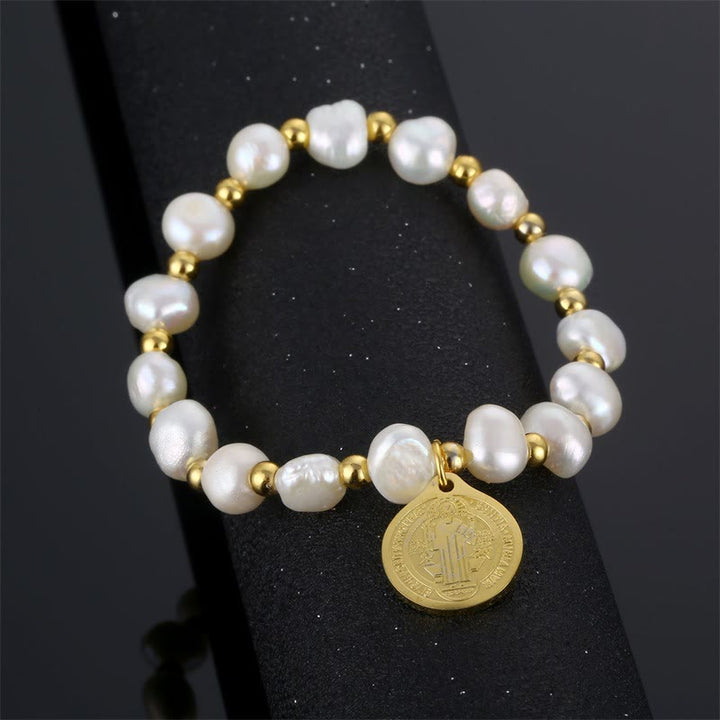 Bracelet de perles irrégulières avec médaille de Saint Benoît - image 4