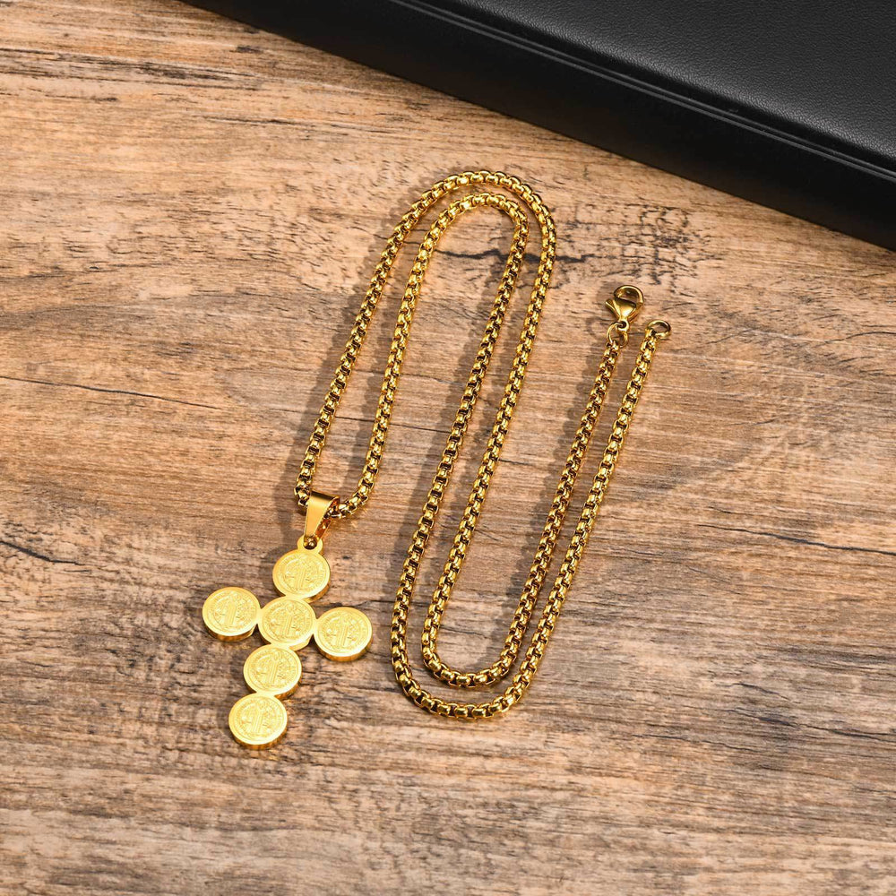 Collier pendentif rond en or avec croix de Saint-Benoît - image 1