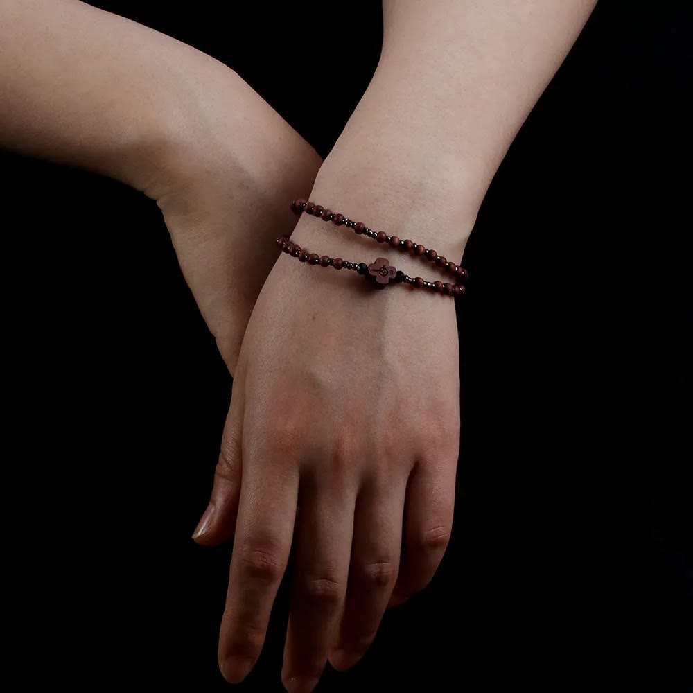 Bracelet chapelet en bois avec mini-crucifix et 59 perles - image 1