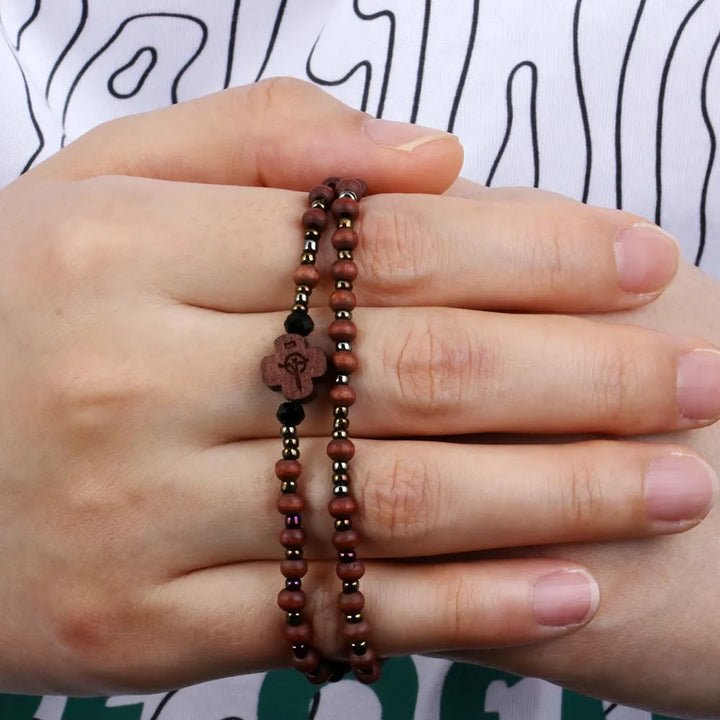 Bracelet chapelet en bois avec mini-crucifix et 59 perles - image 2