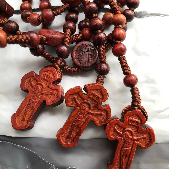 Chapelet en bois de rose avec croix chrétienne fabriquée à la main - image 3