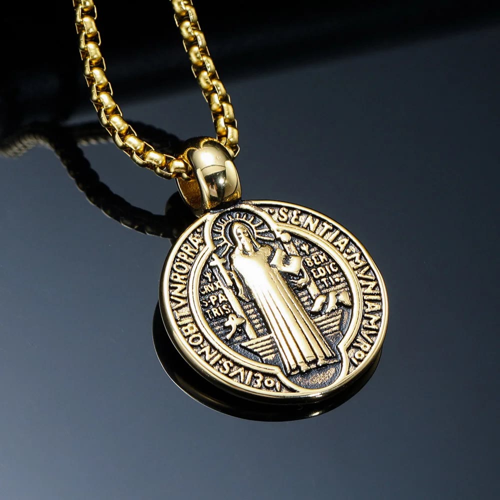 Christianartworkshop Collier à motif double face avec symbole de Saint Benoît - image 1