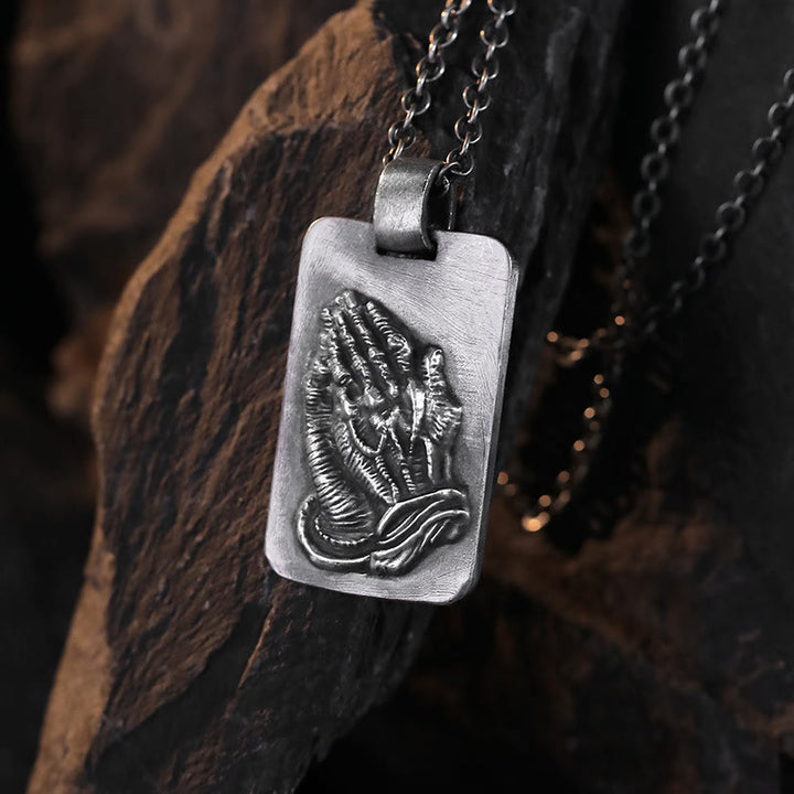 Christianartworkshop Collier rétro avec médaille argentée et mains jointes en prière, symbole de la foi - image 3