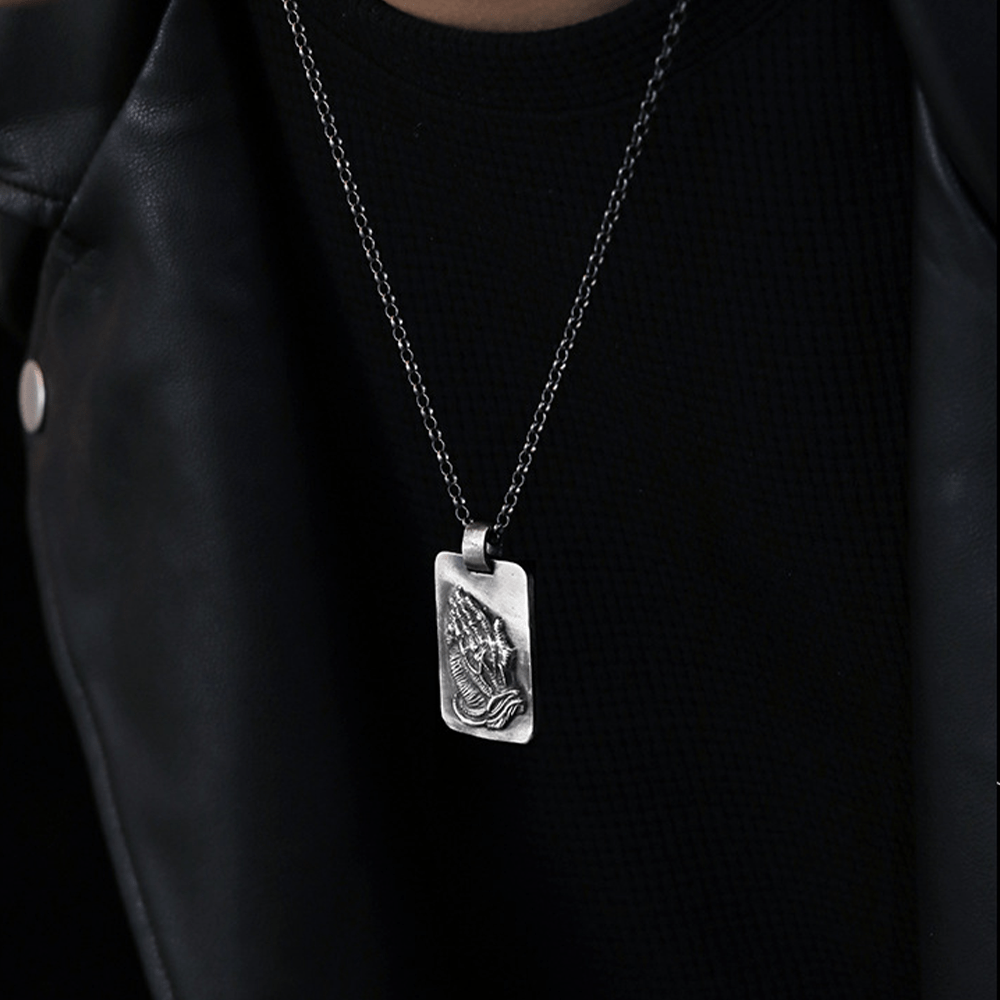 Christianartworkshop Collier rétro avec médaille argentée et mains jointes en prière, symbole de la foi - image 6