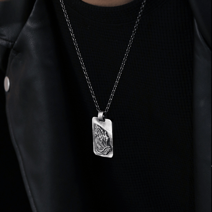 Christianartworkshop Collier rétro avec médaille argentée et mains jointes en prière, symbole de la foi - image 6