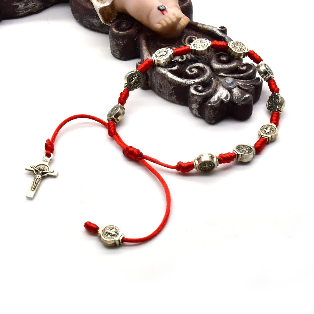 Bracelet amulette Saint Benoît en fil rouge noué, atelier d'art chrétien - Rouge - image 0