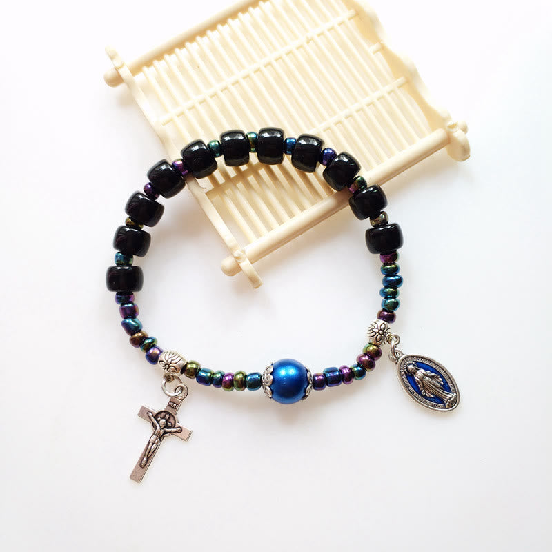 Bracelet en agate orné de perles bleues, de la Vierge Marie miraculeuse et d'un crucifix, signé Christianartworkshop - image 1