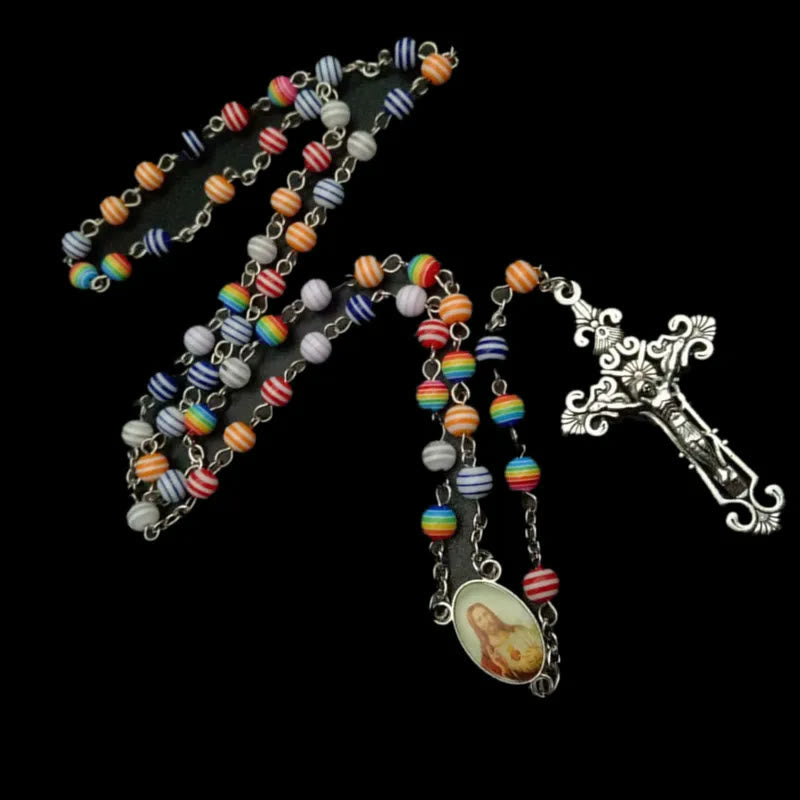 Crucifix en perles de résine arc-en-ciel couleurs mélangées - image 1