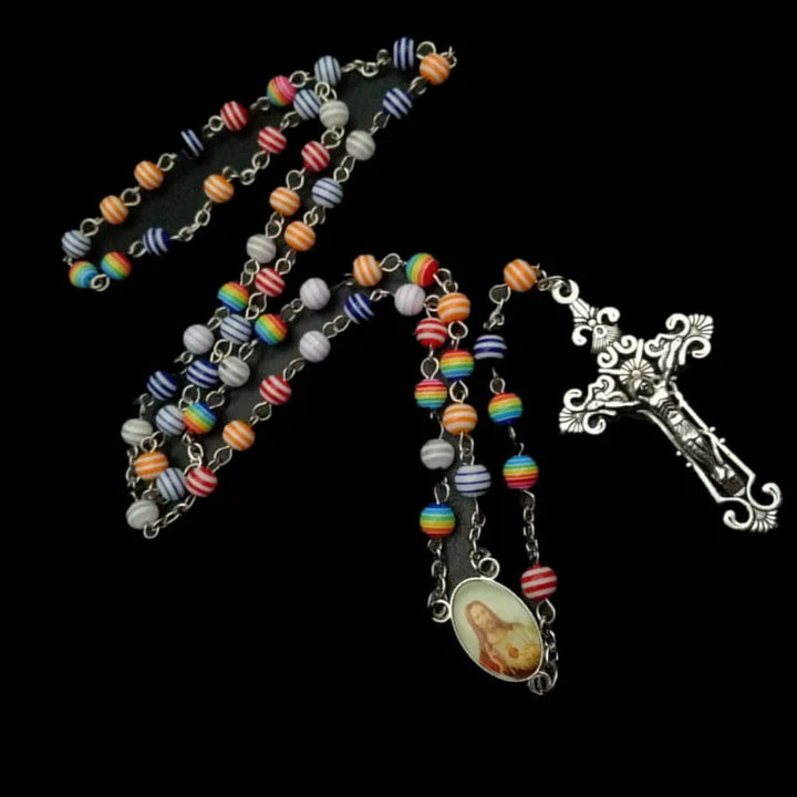 Crucifix en perles de résine arc-en-ciel couleurs mélangées - image 1