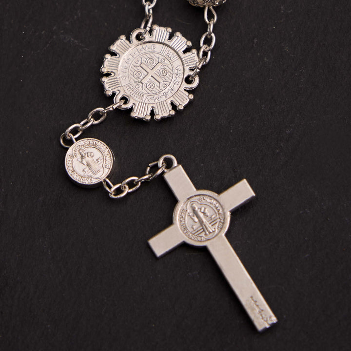 Bracelet chapelet en perles de verre chrétiennes avec croix de Saint Benoît et Jésus - image 12