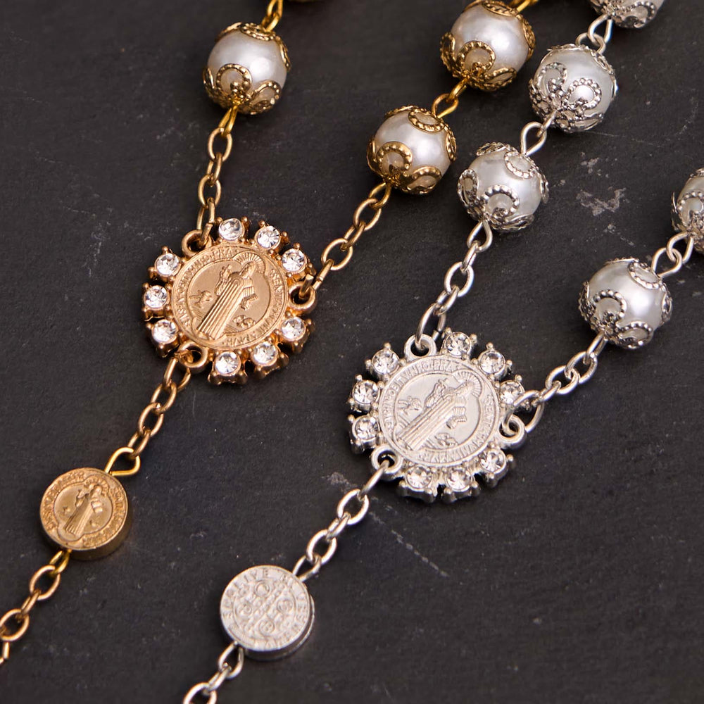 Bracelet chapelet en perles de verre chrétiennes avec croix de Saint Benoît et Jésus - image 1