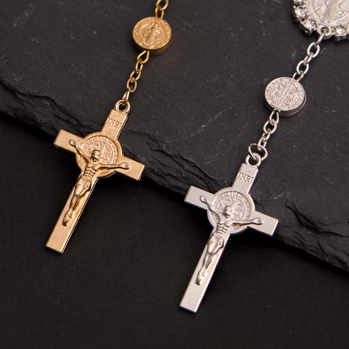 Bracelet chapelet en perles de verre chrétiennes avec croix de Saint Benoît et Jésus - image 2