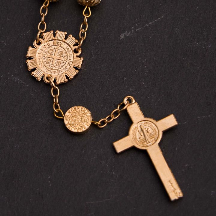 Bracelet chapelet en perles de verre chrétiennes avec croix de Saint Benoît et Jésus - image 7