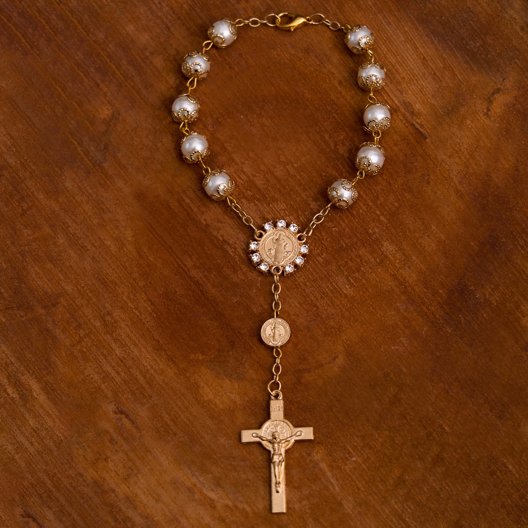 Bracelet chapelet en perles de verre chrétiennes avec croix de Saint Benoît et Jésus - image 3