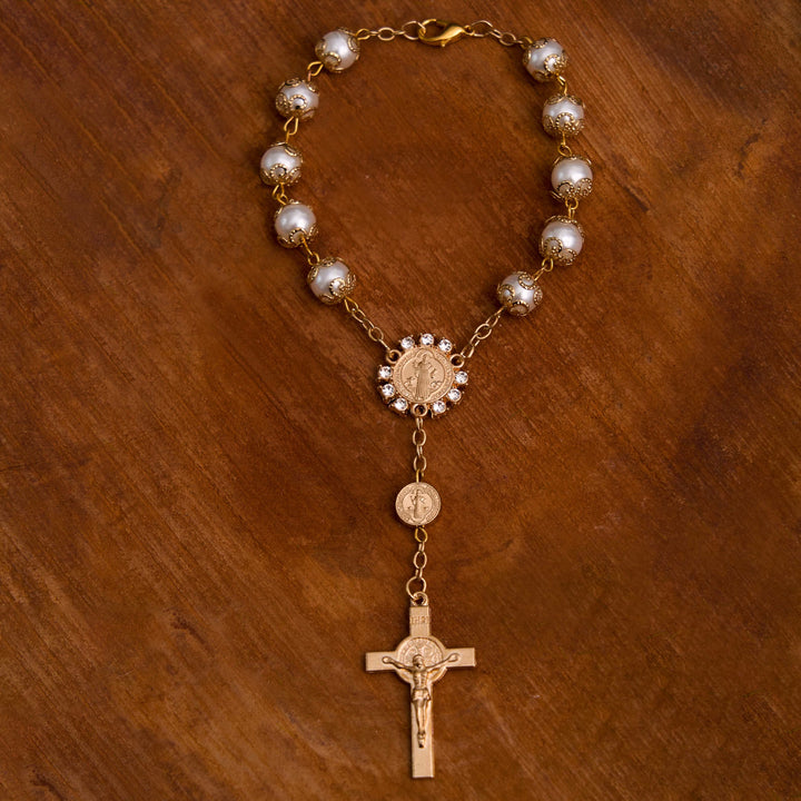 Bracelet chapelet en perles de verre chrétiennes avec croix de Saint Benoît et Jésus - image 3