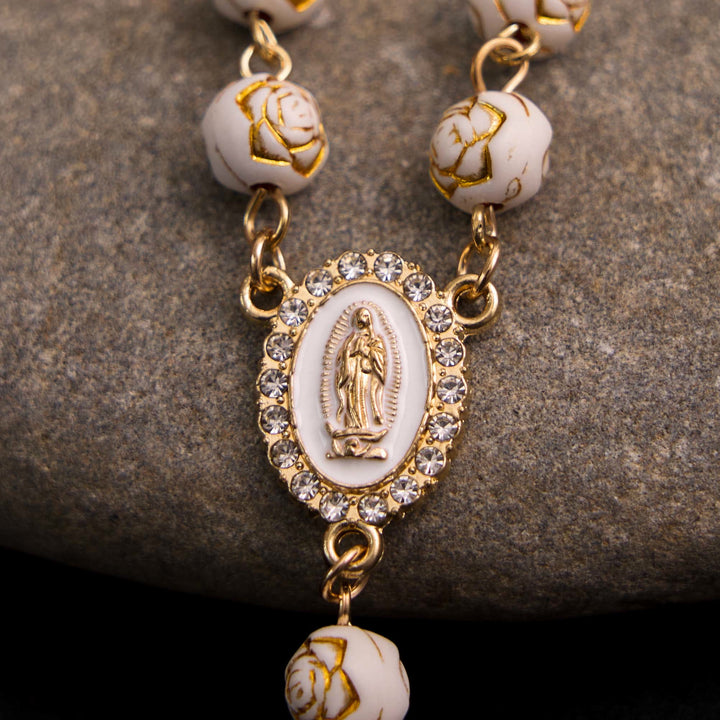 Bracelet chapelet en perles de rose et croix Notre-Dame de Guadalupe - image 2