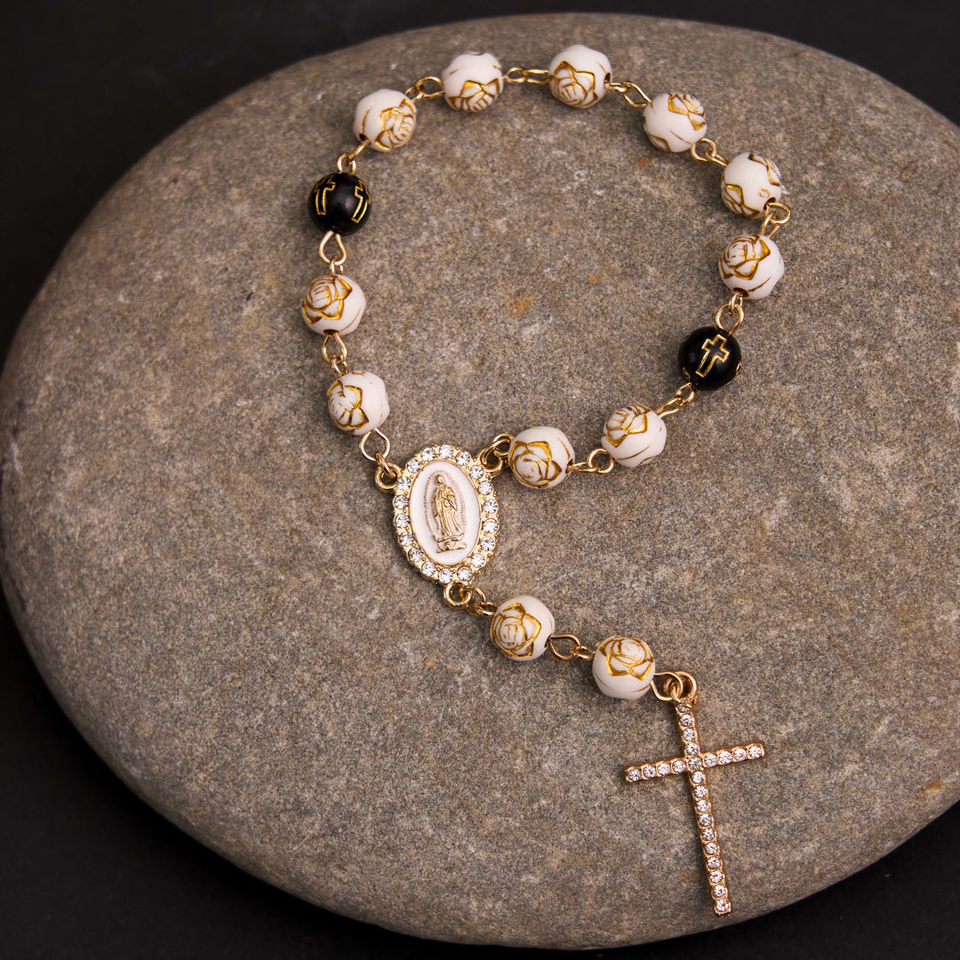 Bracelet chapelet en perles de rose et croix Notre-Dame de Guadalupe - Blanc - image 0