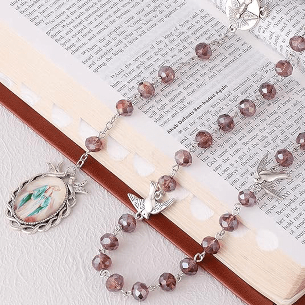 Christianartworkshop Chapelet en alliage de cristal violet avec pendentif polyèdre de 6 x 8 mm, orné du Saint-Esprit et de Notre-Dame de Grâce - image 8