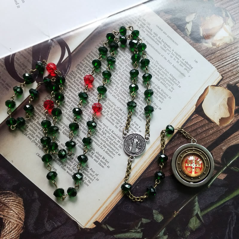 Christianartworkshop Médaille de Saint Benoît, polyèdre de 6 x 8 mm, chaîne en alliage de cristal vert, chapelet - image 1