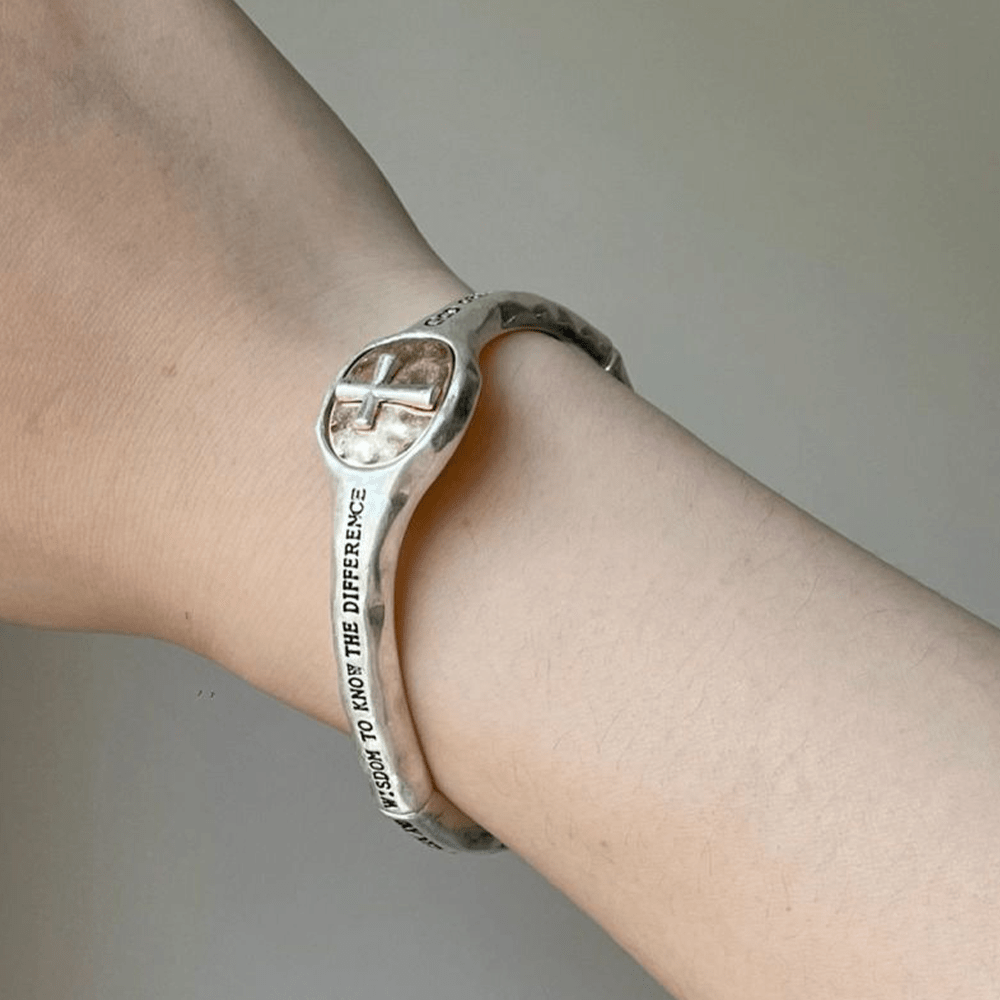 Bracelet croix gravée vintage « Le cadeau de Dieu » de Christianartworkshop - image 1