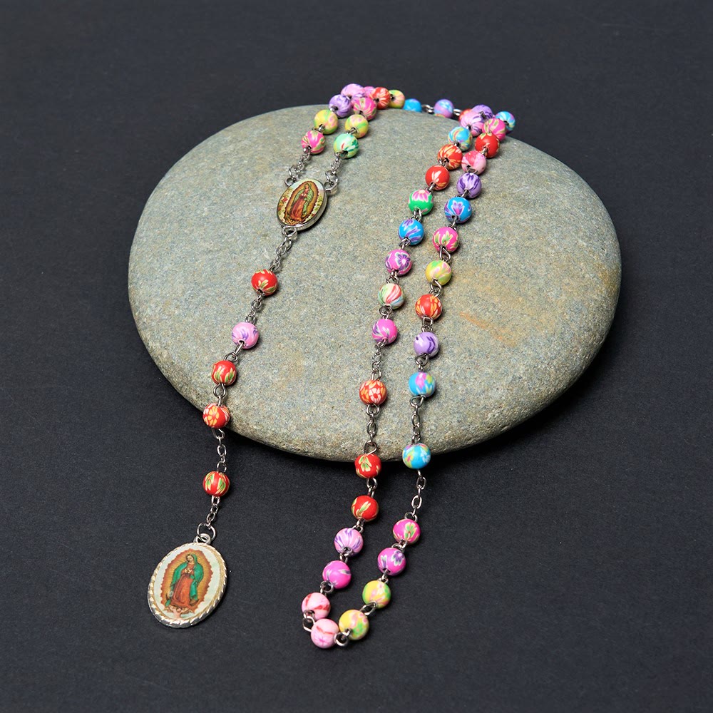 Christianartworkshop Chapelet Notre-Dame de Guadalupe et crucifix en pâte polymère multicolore ronde de 6 mm, chaîne en alliage - Notre-Dame de Guadalupe - image 0