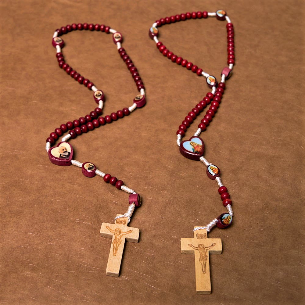 Chapelet en bois rouge vin, croix, Vierge Marie, art chrétien - image 1