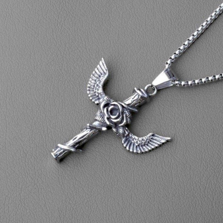 Christianartworkshop Collier en titane avec pendentif croix rose et ailes style rétro - image 1