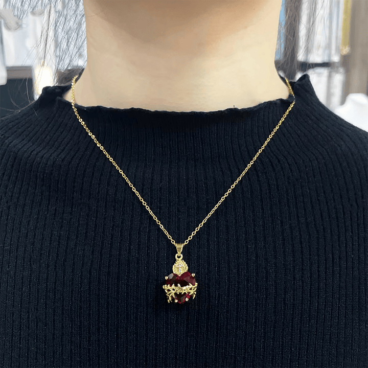 Christianartworkshop LA FOI COMME ARMURE : Collier pendentif Cœur Sacré de Jésus en pierres précieuses rouges - image 5