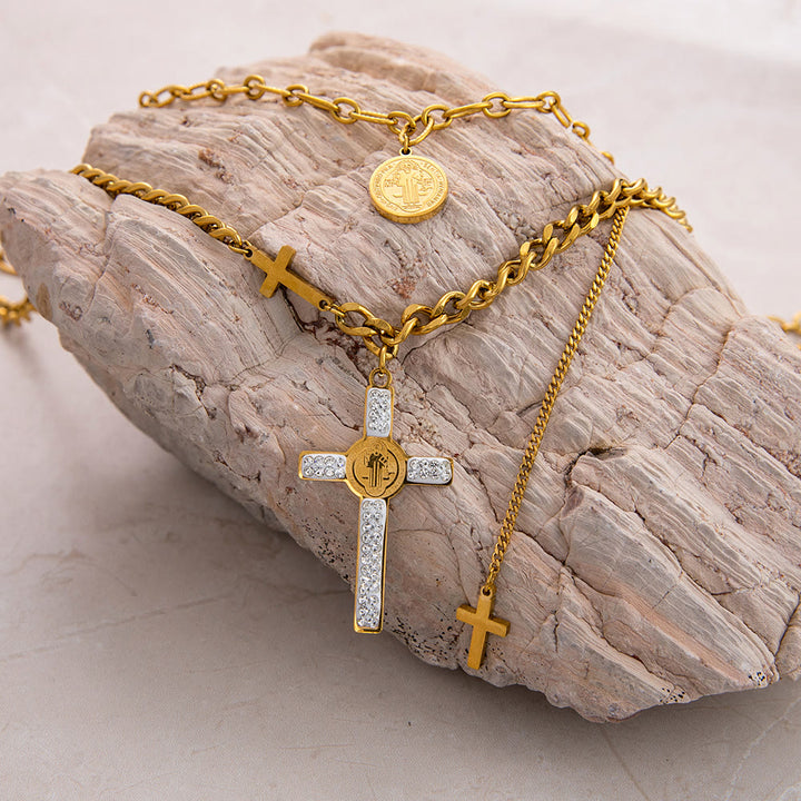 Christianartworkshop Collier à plusieurs rangs avec pendentif croix de Saint-Benoît et chaînes mixtes - Doré - image 0