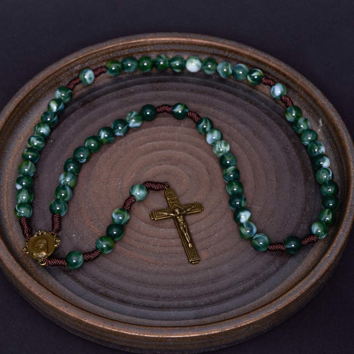 Christianartworkshop Notre-Dame de Guadalupe et crucifix en agate verte ronde de 10 mm, cordon en nylon - Vert - image 0