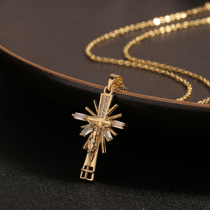 Christianartworkshop Collier pendentif crucifix léger et luxueux orné de diamants - Collier crucifix - image 0